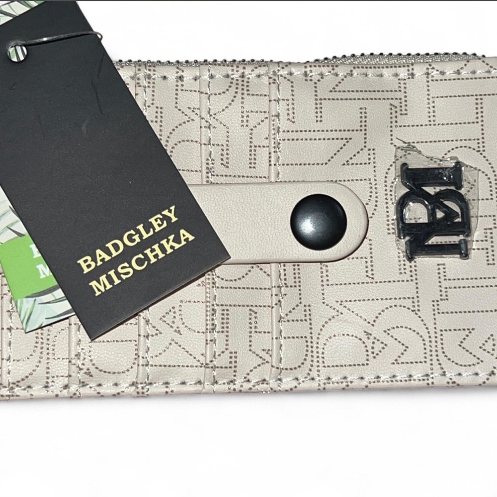 Badgley Mischka Beige Credit Card Wallet with Zipper Pocket NWT - Picture 5 of 5